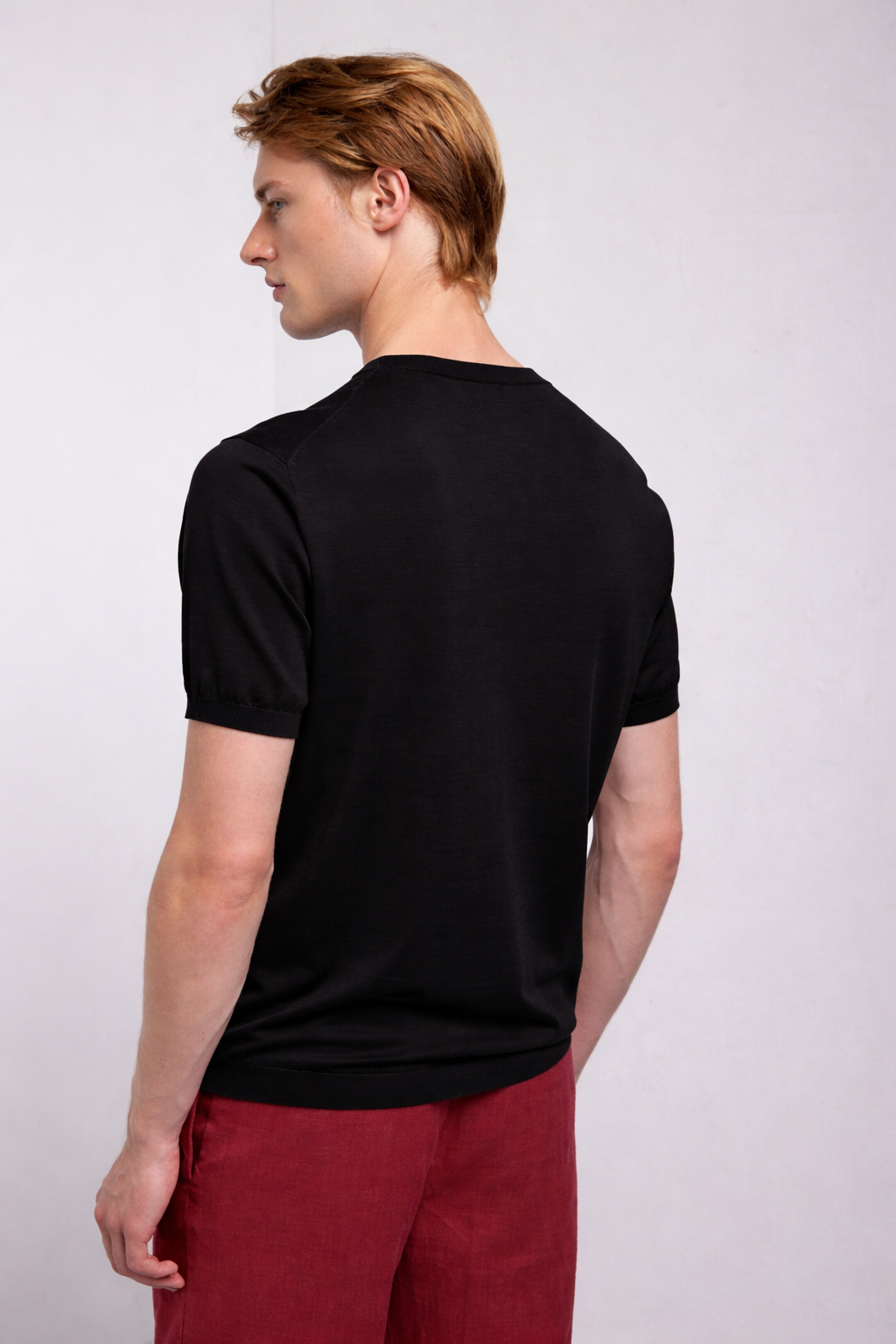 KANGRA - Tricou din 60% matase si 40% bumbac, guler rotund, negru.