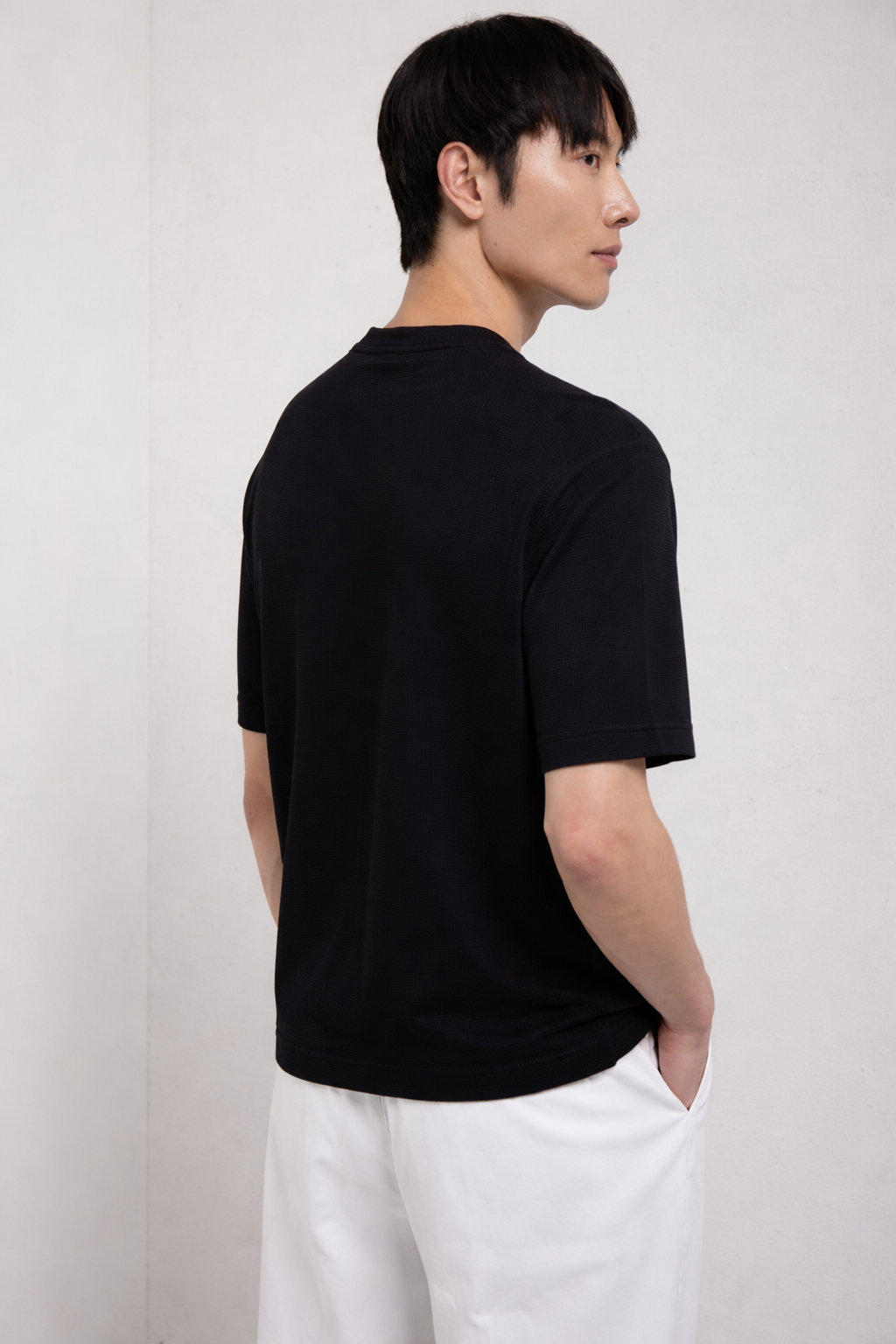KANGRA - Tricou model crew-neck (rotund), din 100% bumbac, negru.