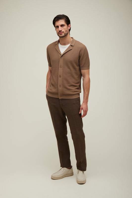 Kangra - T-shirt tip camasa, model Arabesq, cu maneci scurte si inchidere cu nasturi, din 60% vascoza si 40% bumbac, maro.